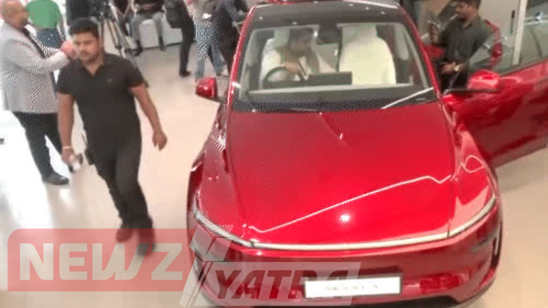 ₹28 लाख ज्यादा कीमत के बावजूद क्यों खरीद रहे हैं लोग Tesla Model Y? जानिए वजह!
